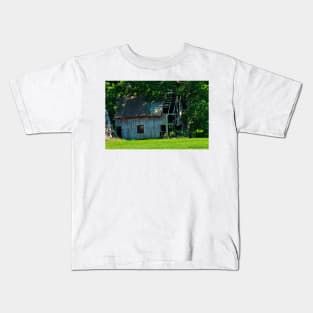 Another Old Barn (5) Kids T-Shirt